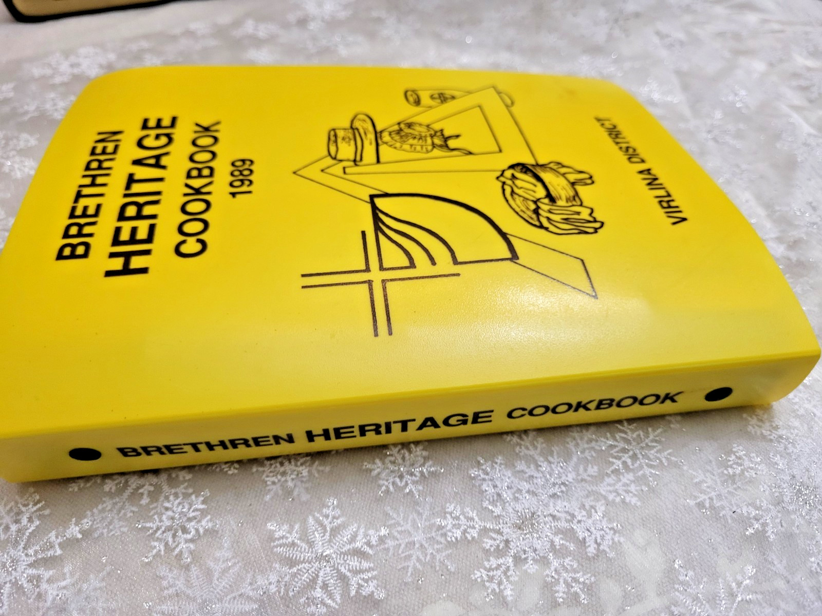 1989-BRETHREN HERITAGE COOKBOOK-FINCASTLE VA-VIRLINA DISTRICT-3 RING-350 PAGES