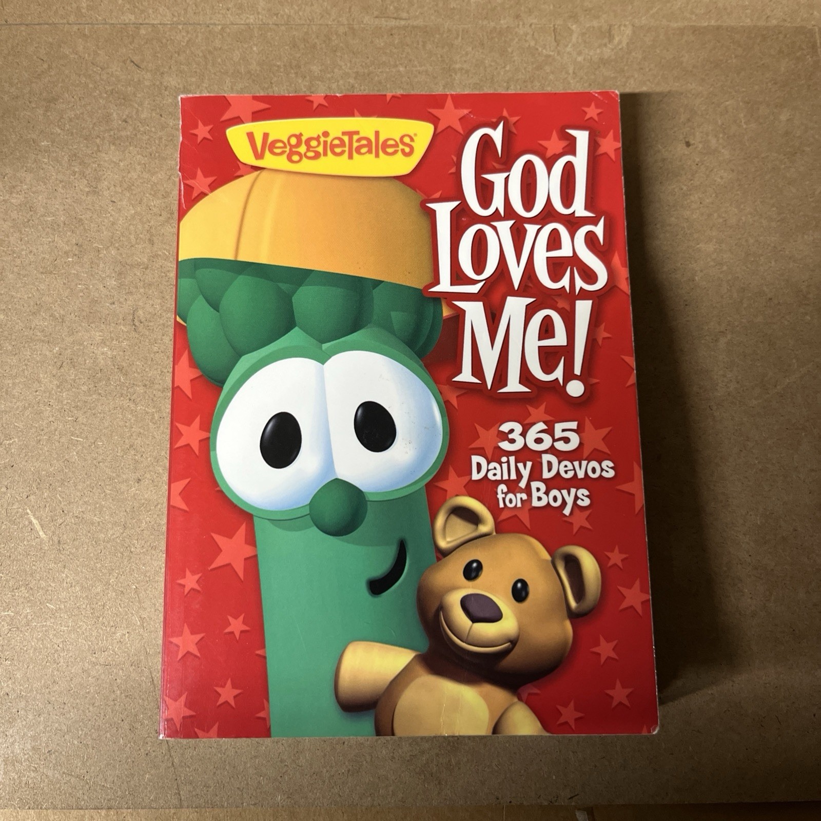 God Loves Me!: 365 Daily Devos for Boys (VeggieTales (Big Idea)) – GOOD
