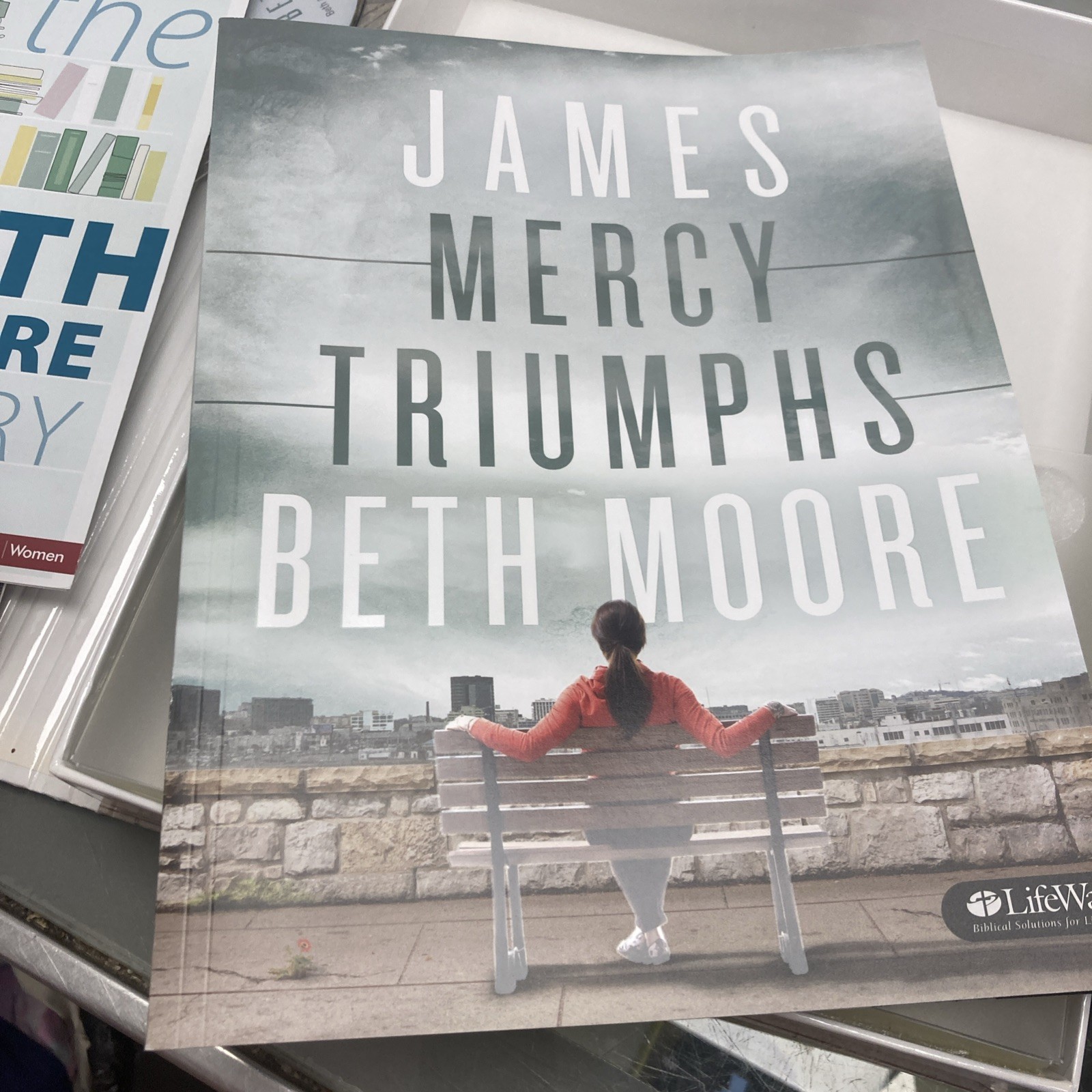JAMES Mercy Triumphs Beth Moore Leader Kit – 6 DVDs Leader Guide Member Book