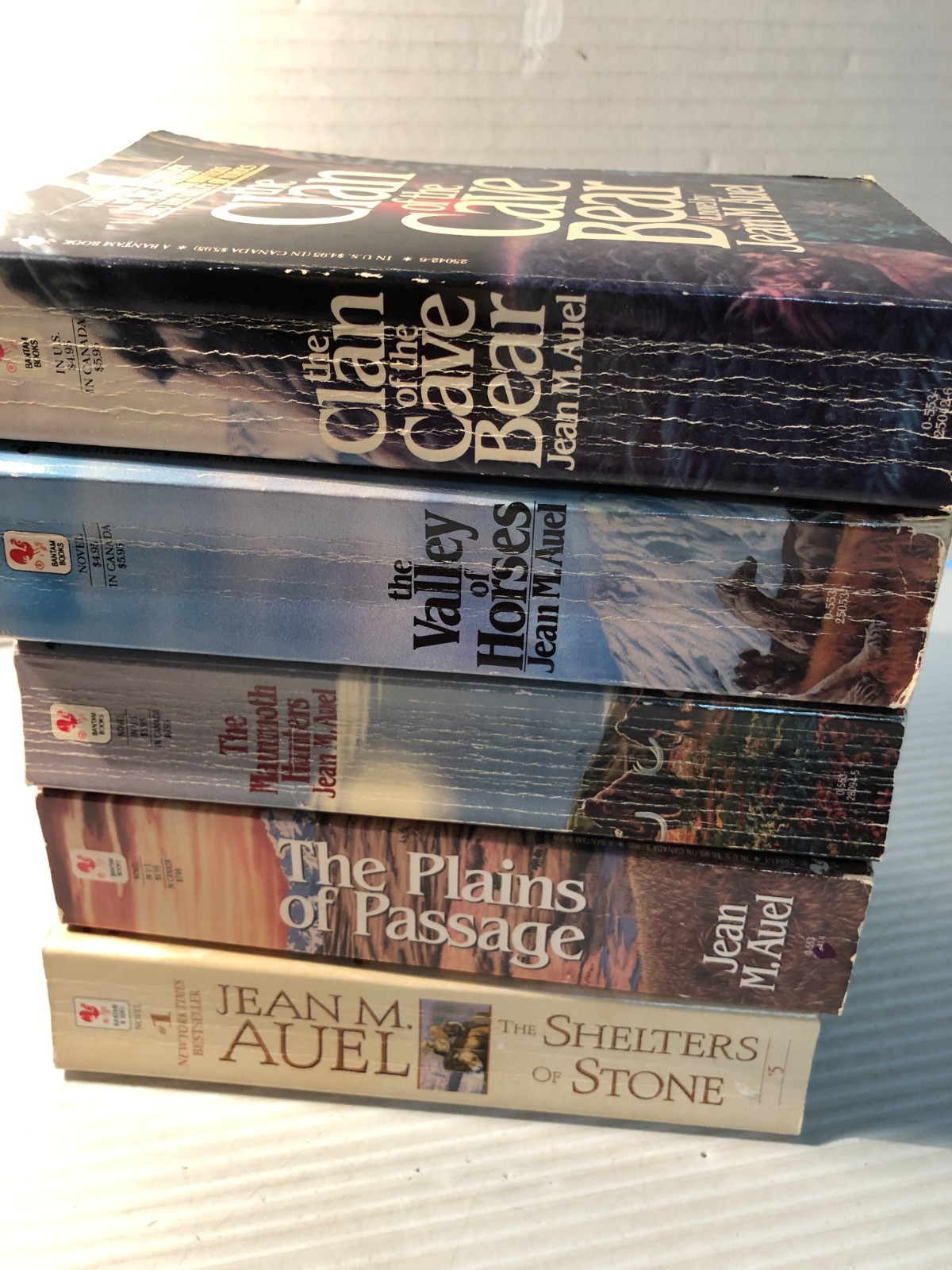 Jean M Auel THE CLAN of the CAVE BEAR Series lot of 5 Bantam Paperbacks