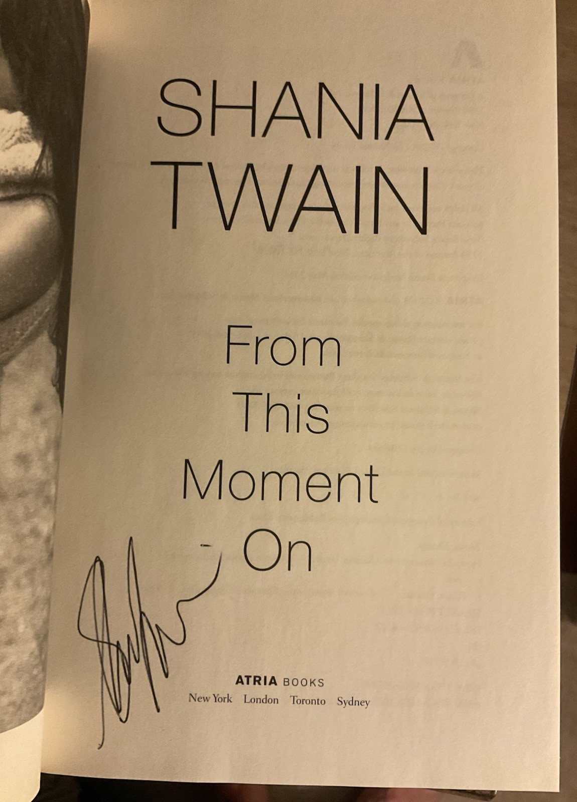 ShHANIA TWAIN Signed “From this Moment On” Book NM In Person Autograph @ B&N
