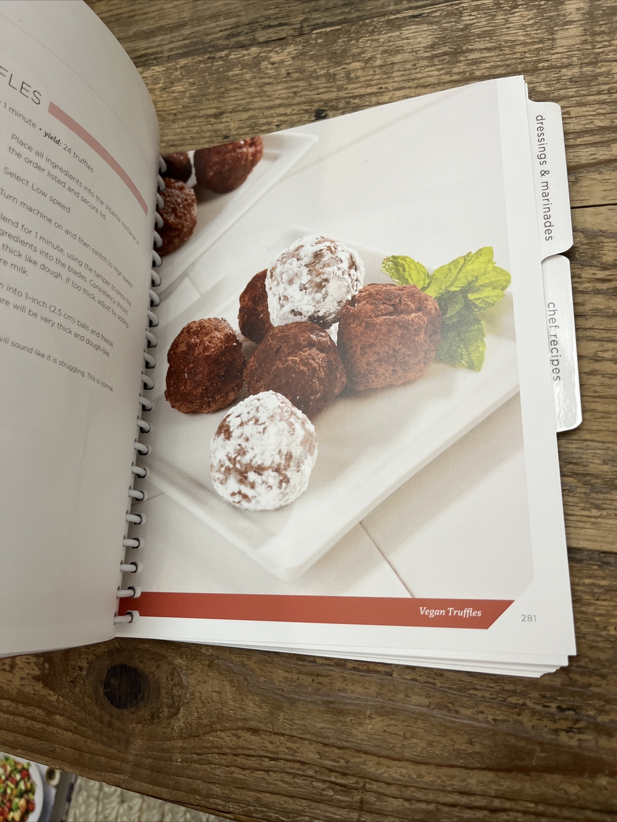 Vitamix CREATIONS Recipe Book 2012 372 Pages Cocktails Milkshakes Soups Breads