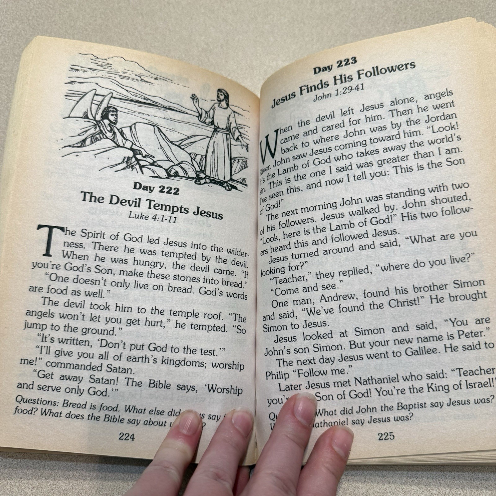Vintage 1995 Bedtime Bible Story Book Paperback 110+ Illustrations 365 Stories