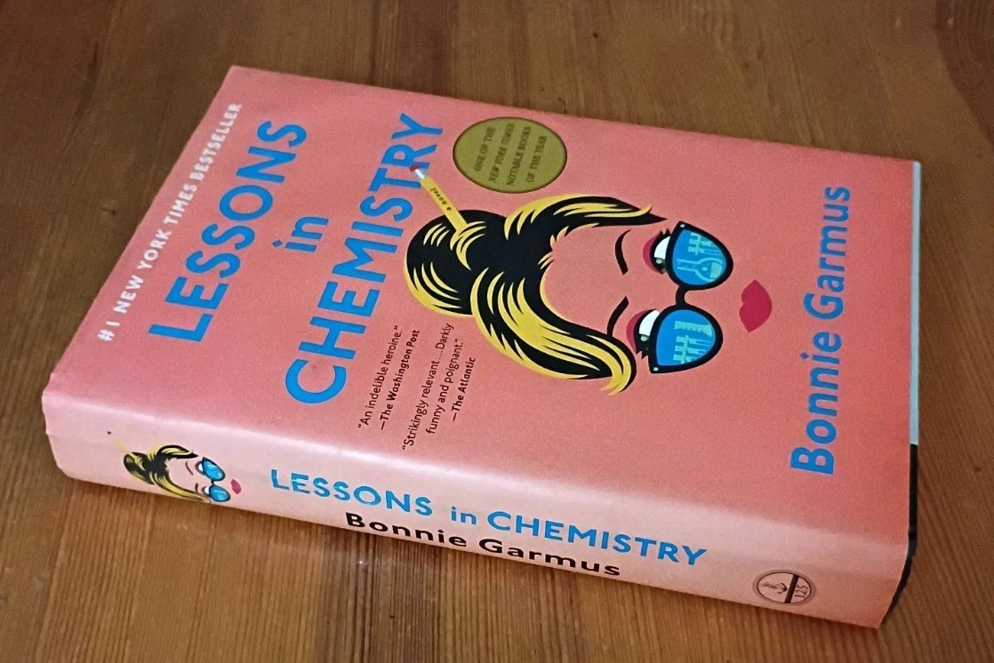 LESSONS IN CHEMISTRY A Novel Bonnie Garmus (2022 Hardcover 1st Edition Unmarked)