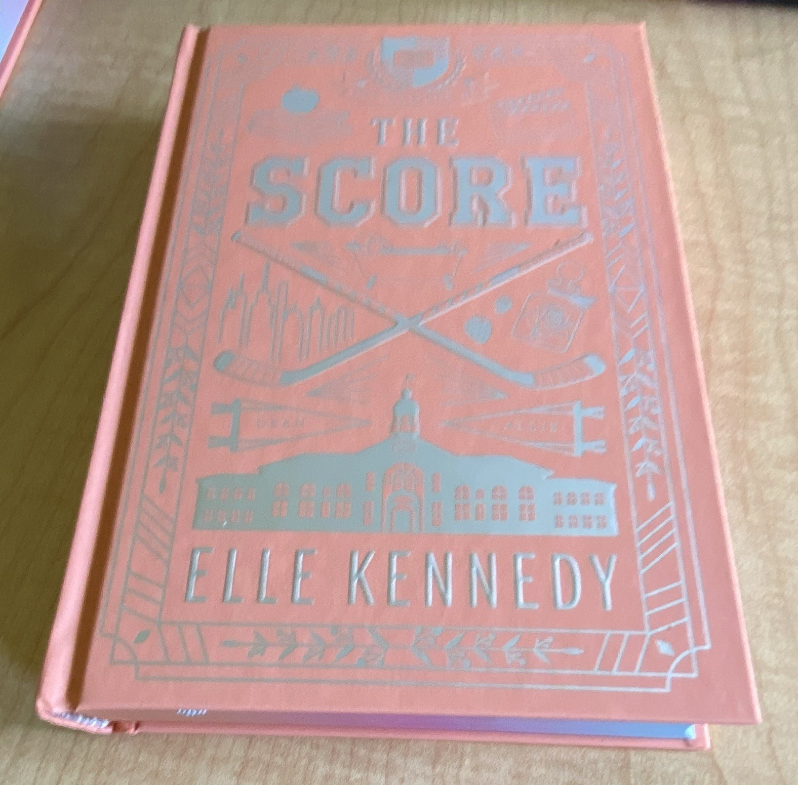The Score (Off-Campus) by Elle Kennedy, Bloom Books, YA Romance Novel, HC