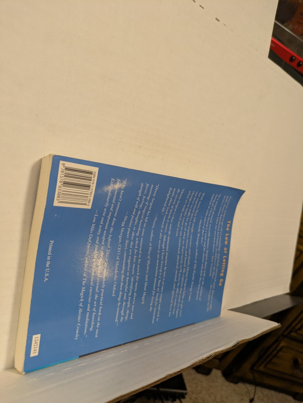 Clean Sweep: Banishing Everything You Don’t – Paperback, by Sargent Denny – Good