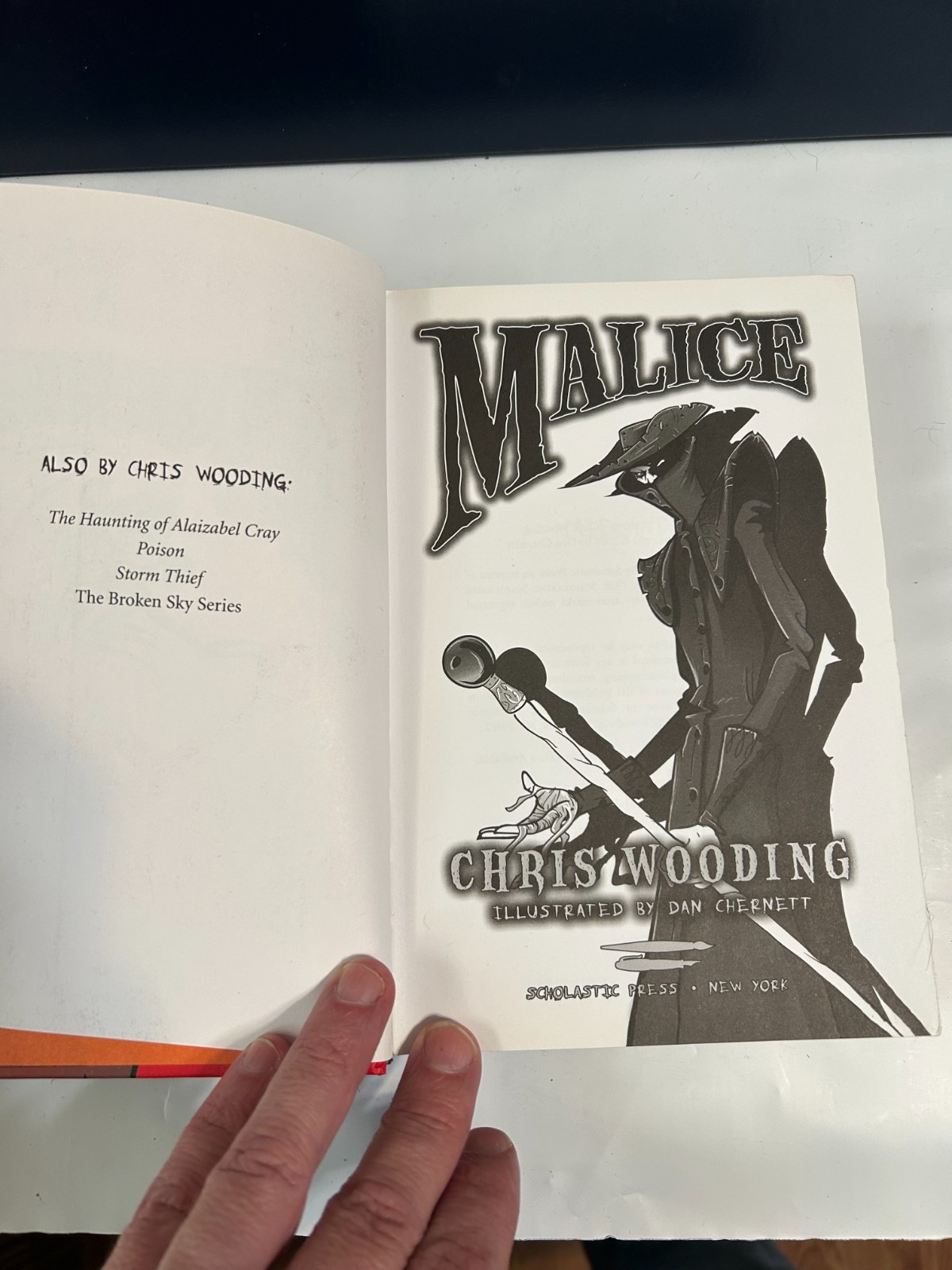 Malice – Chris Wooding – 2009 First Edition With 3D Cover Art – Excellent Comic