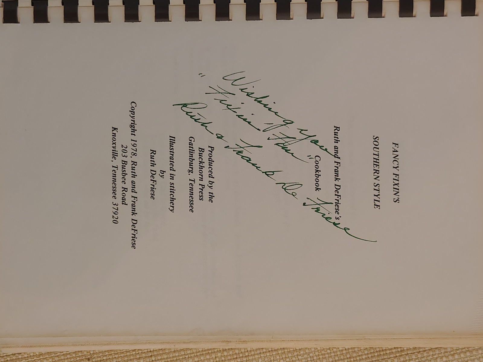 SIGNED, Southern „Fancy Fixin’s“ Cookbook (1978) by Ruth DeFriese