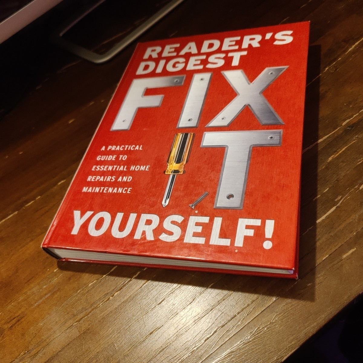 FIX IT – Readers’s Digest 399 Pages **GOOD COPY**
