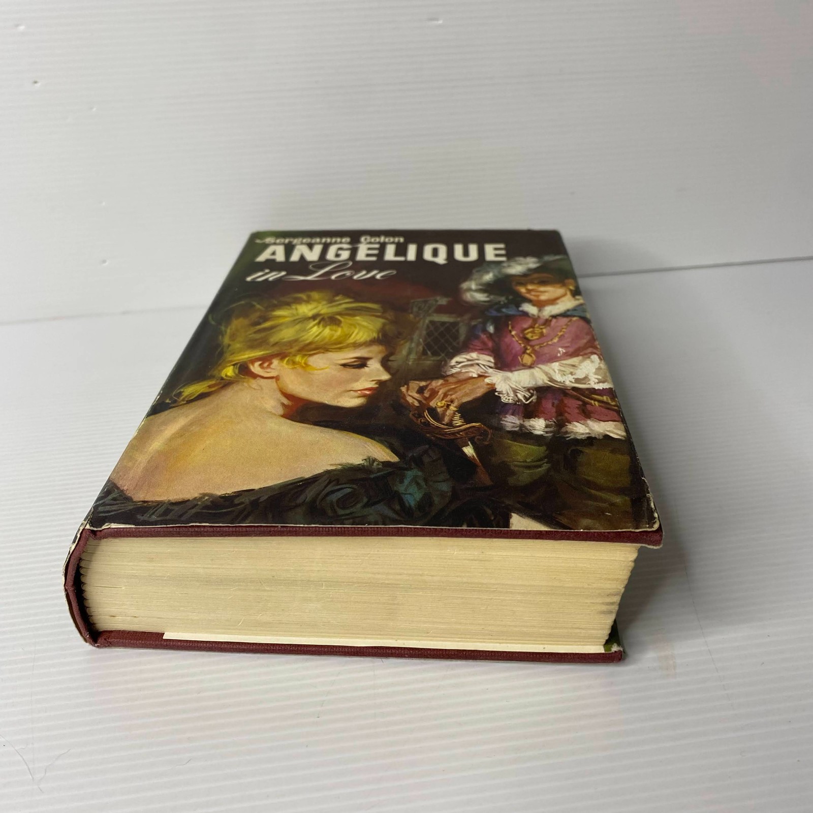 Angelique in Love by Sergeanne Golon