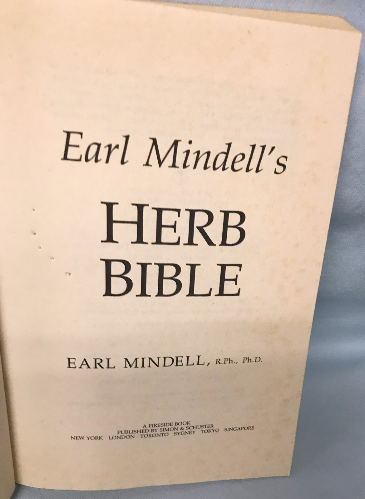 BOOK: EARL MINDELL’S HERB BIBLE Professor of Nutrition 1992 Paperback (A1)