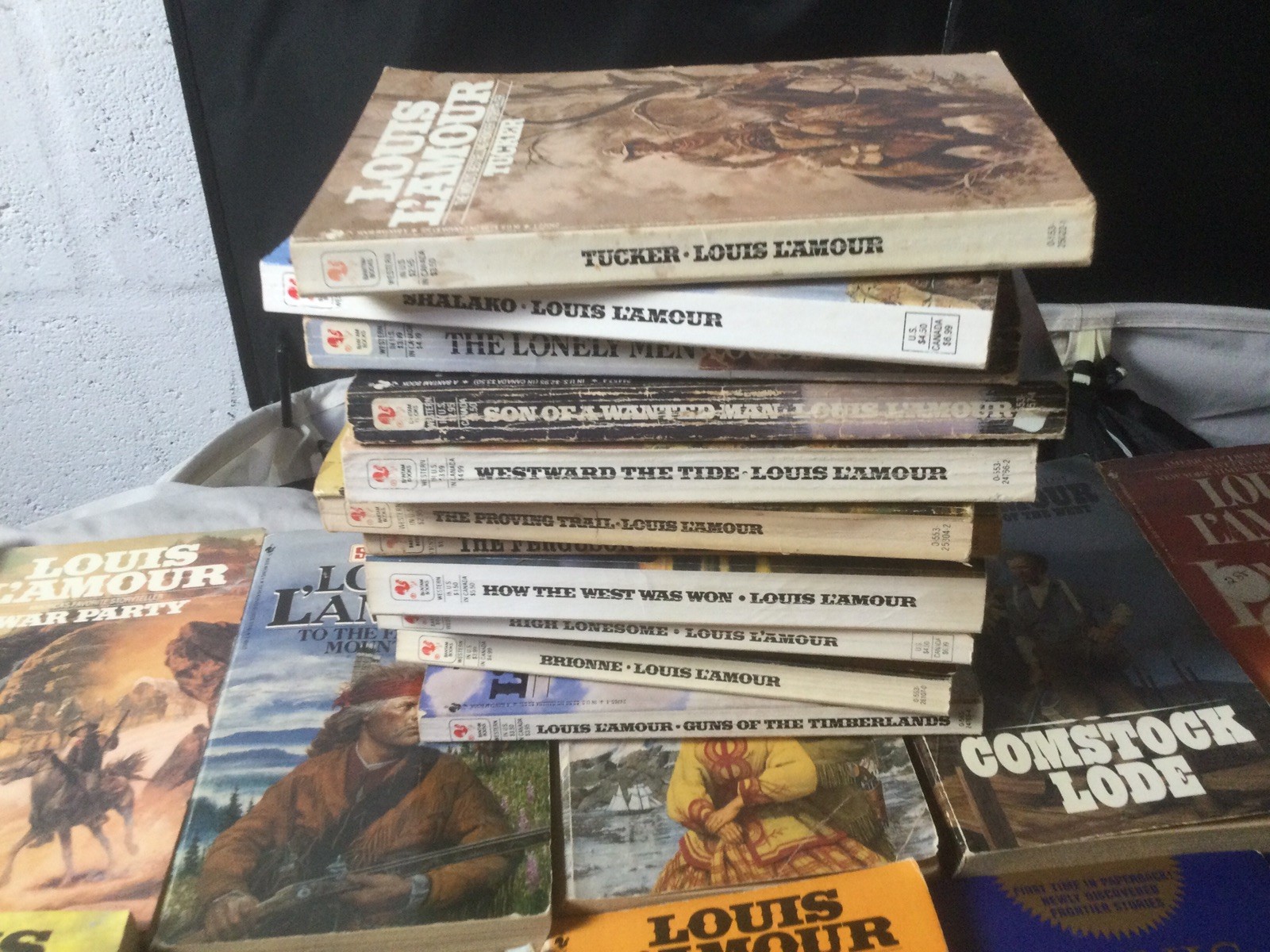 80+ Louis L’Amour Paperback Lot Western Collection Sackett Series