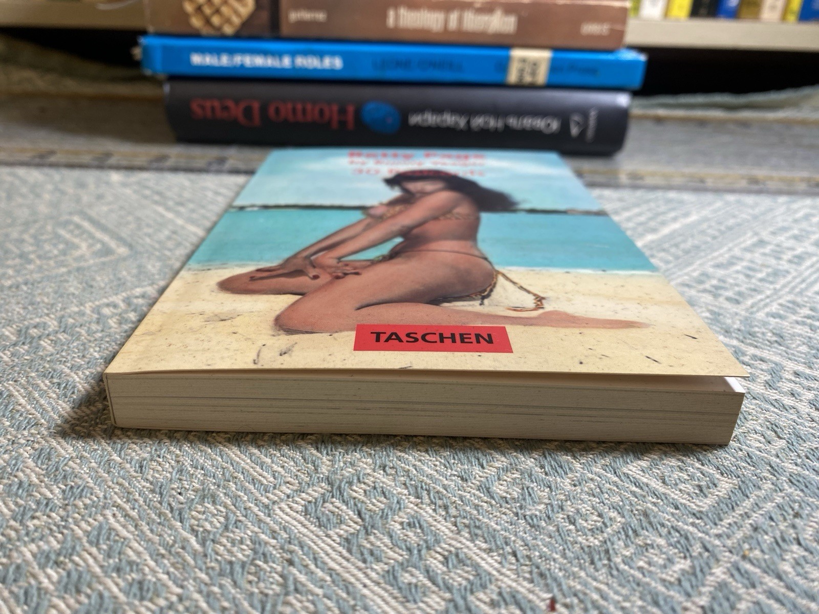 VGC Taschen Betty Page by Bunny Yeager 30 Postcards Book – Complete 4.5” x 6.5”