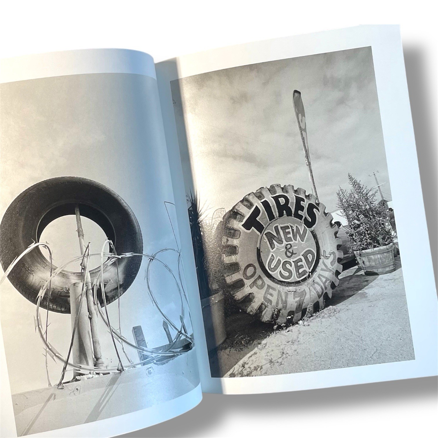 LOS ANGELES x SHINJUKU by Daido Moriyama, Avo Tavitian 76 pages NAZRAELI PRESS