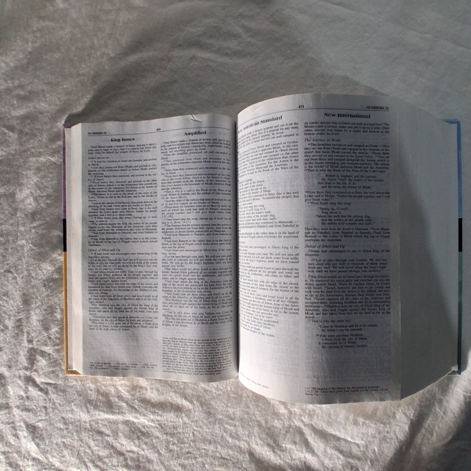 Comparative Study Bible by Zondervan Staff – 1999- Hardcover Revised edition