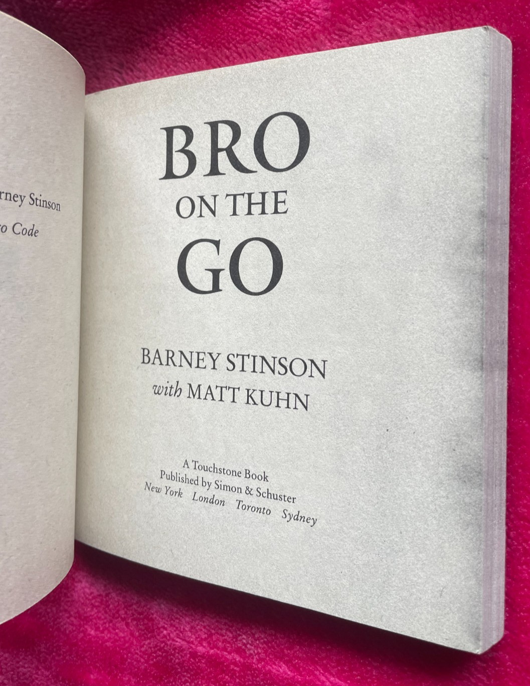 BRO ON THE GO. BARNEY STINSON, MATT KUHN. 14 BY 14CM. PAPERBACK. 2009