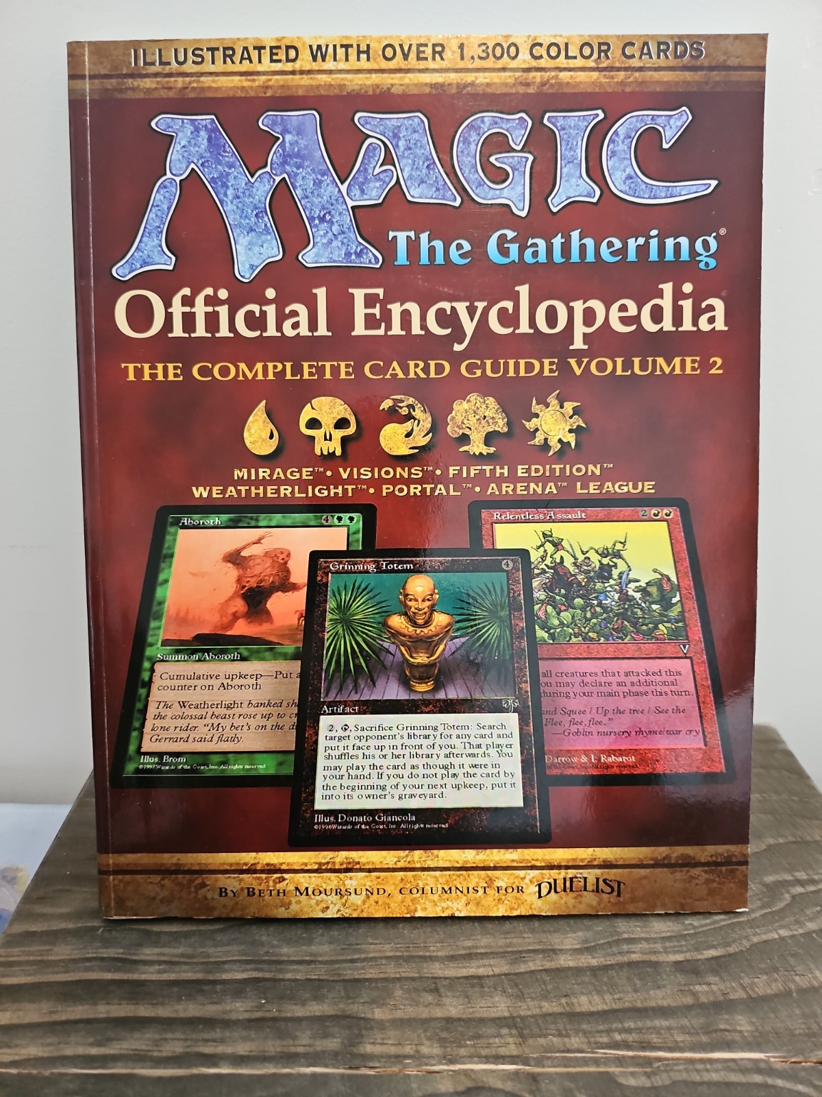 Magic: The Gathering official Encyclopedia vol 2 very good condition