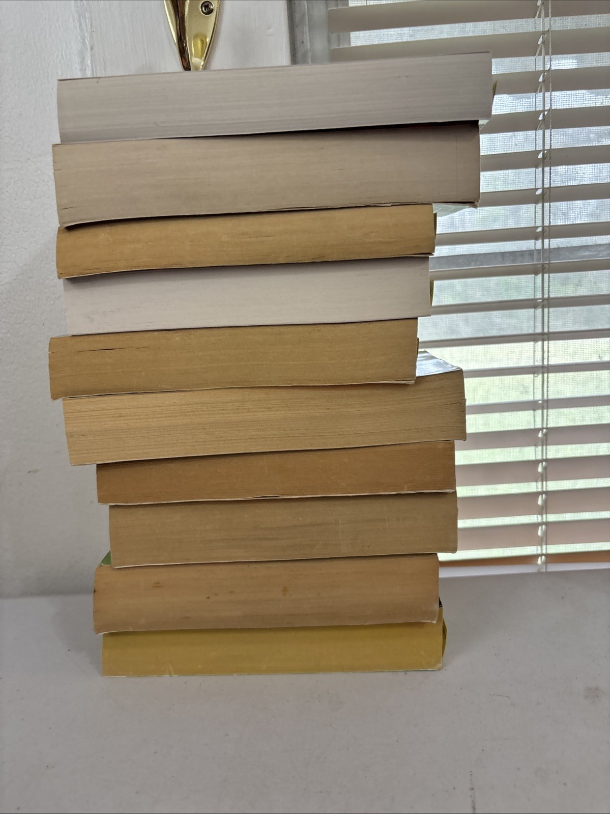 Lot of 10 – Mystery and Thrillers – Mixed Authors – FREE SHIPPING