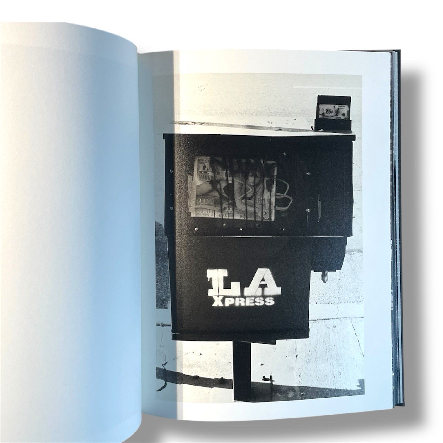 LOS ANGELES x SHINJUKU by Daido Moriyama, Avo Tavitian 76 pages NAZRAELI PRESS