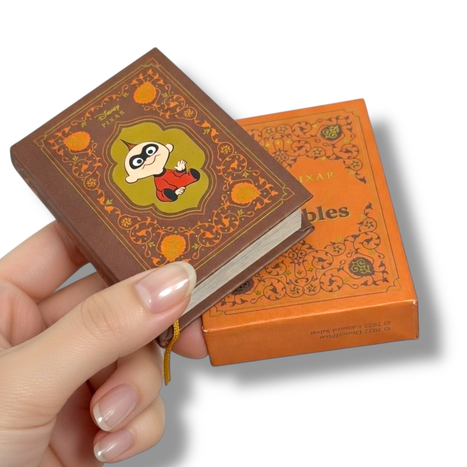 Los increíbles Mini Book with slipcase, hardcover 190 pages color illustrated