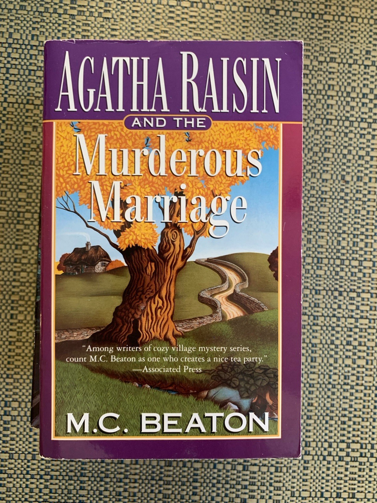 M.C. Beaton – Lot of 8 Books – Agatha Raisin – Hamish MacBeth
