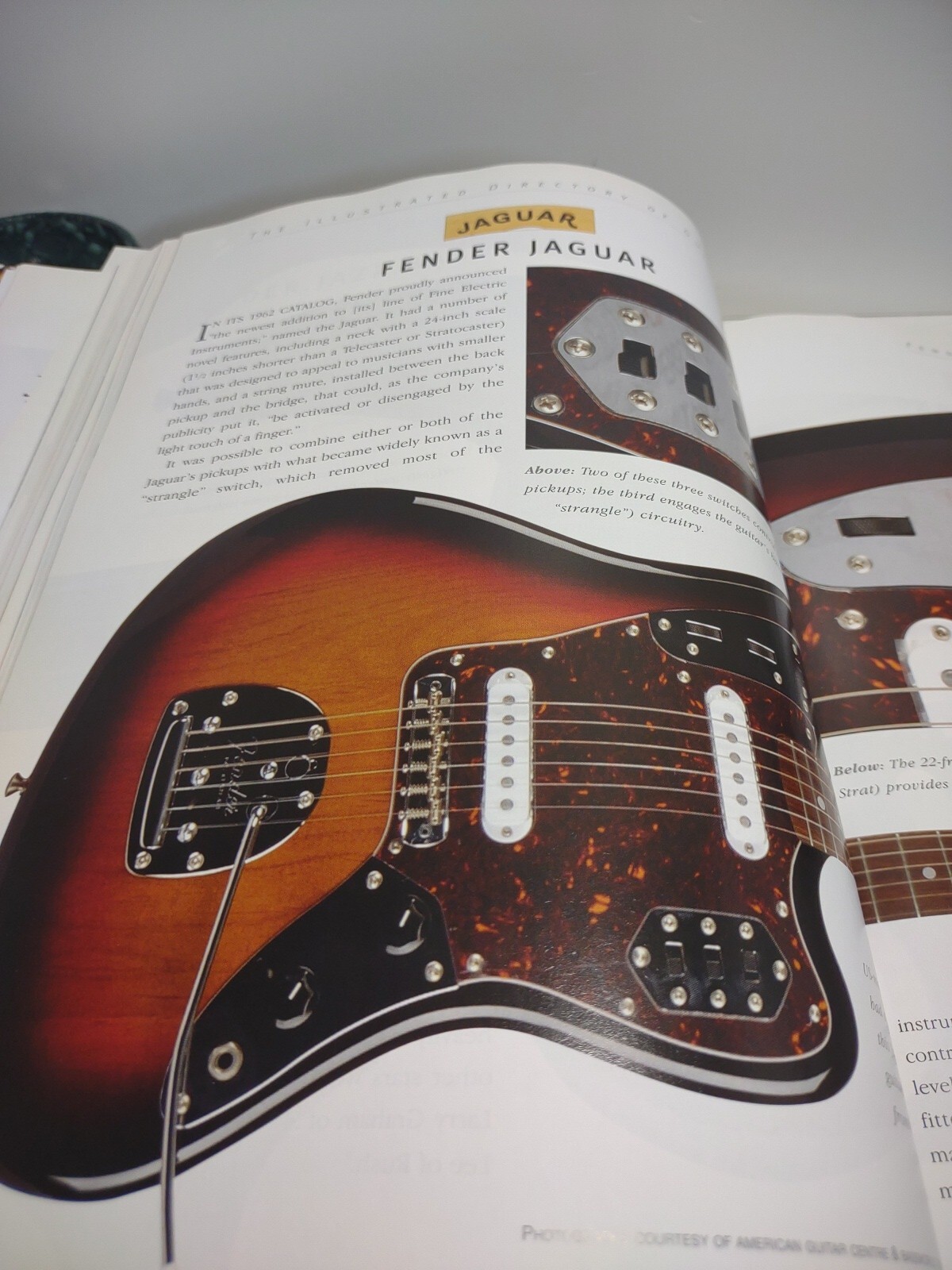 The Illustrated Directory of Guitars Nick Freeth 2006 Hardcover 752 Pages