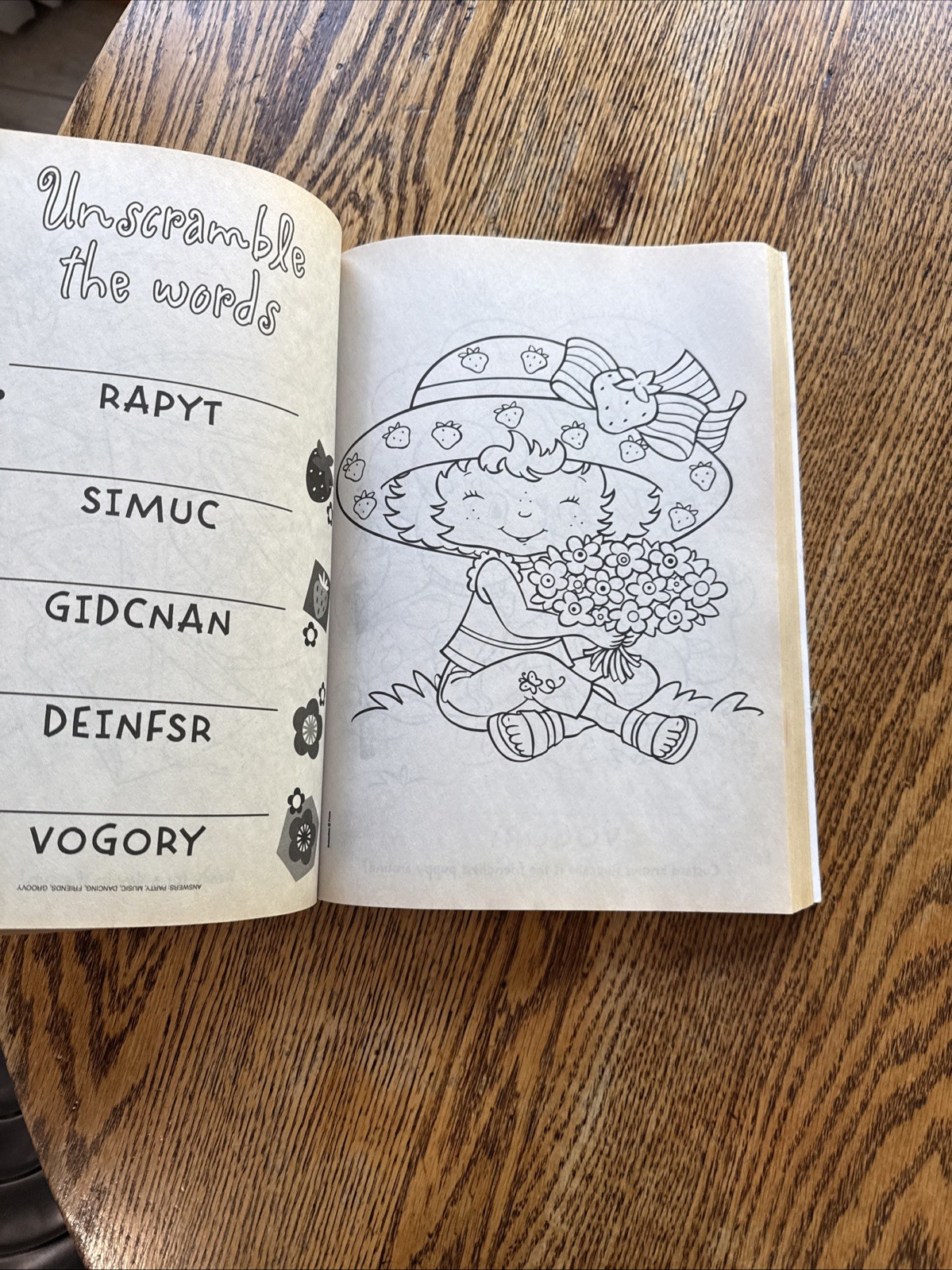 Strawberry Shortcake: : 400 Pages of Coloring Fun! (Strawberry Shortcake) BB