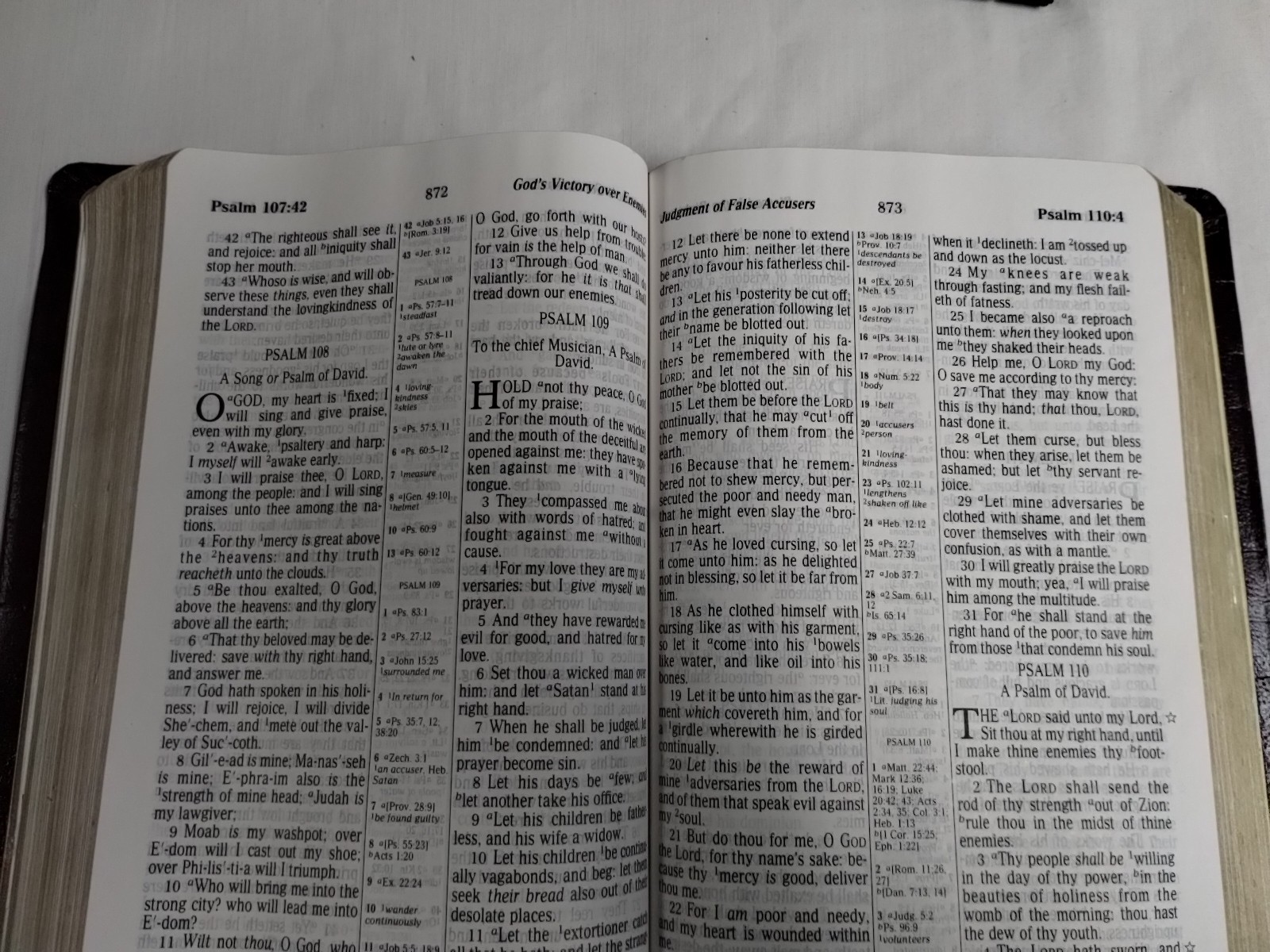 Holy Bible KJV Old & New Giant Print 1994 – Nelson Publishers Faux Leather-Bound