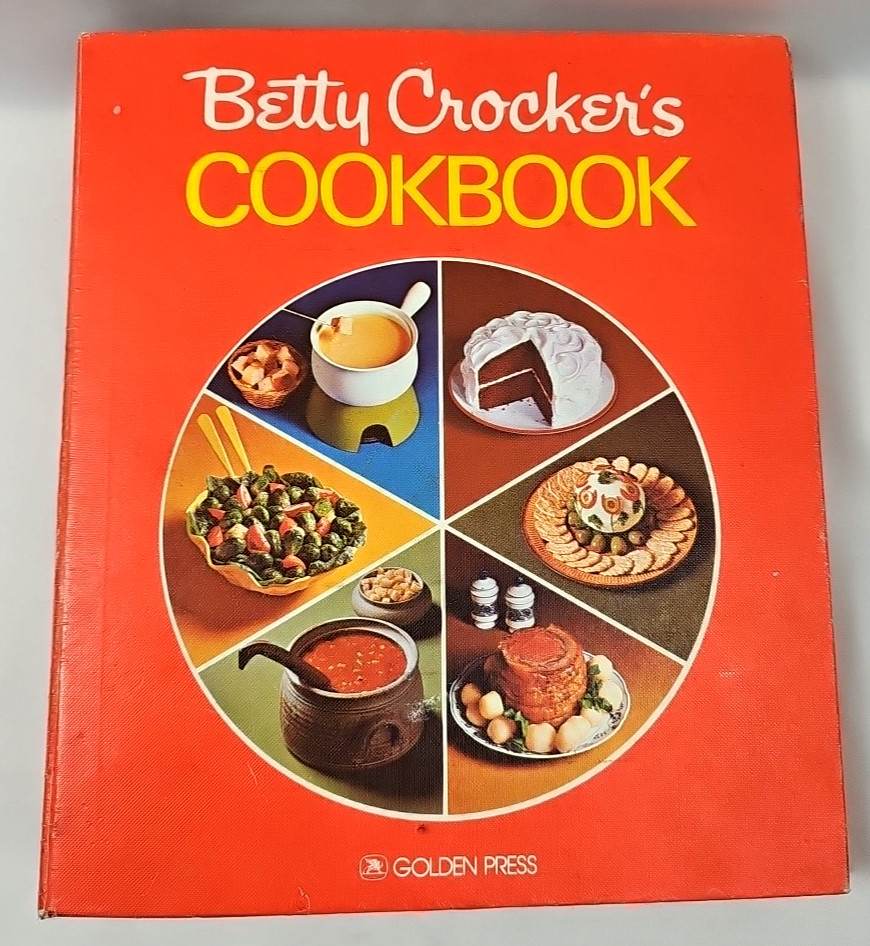 Betty Crocker Cookbook Red Pie 5 Ring Binder 1969 Ed 26th Printing 1976 Vintage