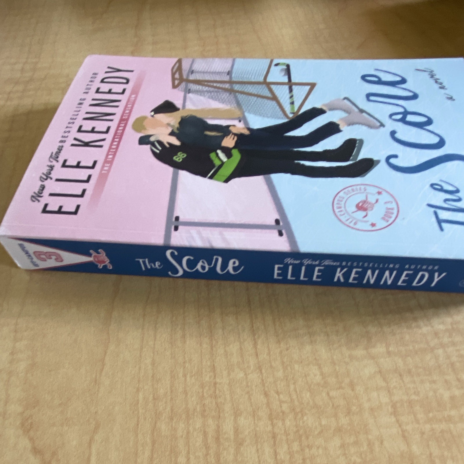 The Score (Off-Campus) by Elle Kennedy, Bloom Books, YA Romance Novel, PB