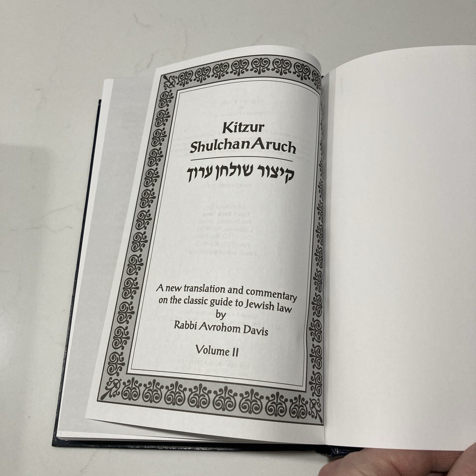 Metsudah Kitzur Shulchan Aruch Translated by Rabbi Avrohom Davis – 2 Vol. Set