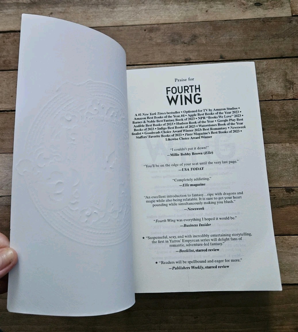 🐲 Fourth Wing 1st Printing Limited Edition Paperback Full Sprayed Dragon Edges