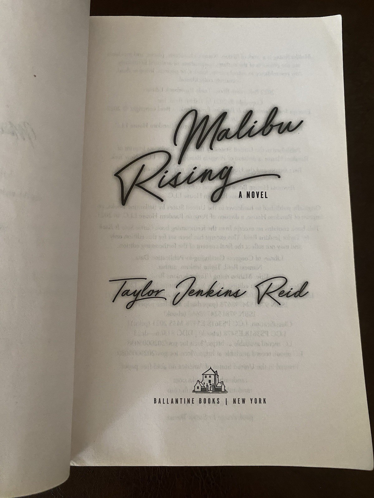 Malibu Rising: A Novel By Taylor Jenkins Reid