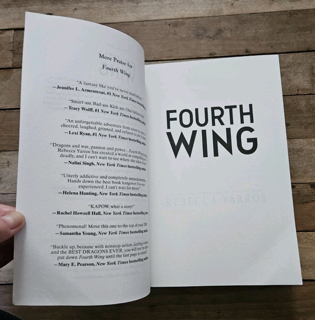 🐲 Fourth Wing 1st Printing Limited Edition Paperback Full Sprayed Dragon Edges