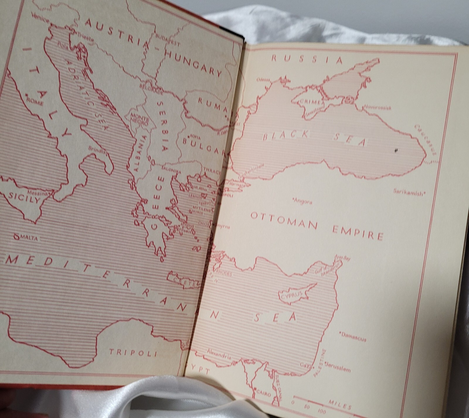 Set of 2 WW1 Hardcovers: Gallipoli and 1918