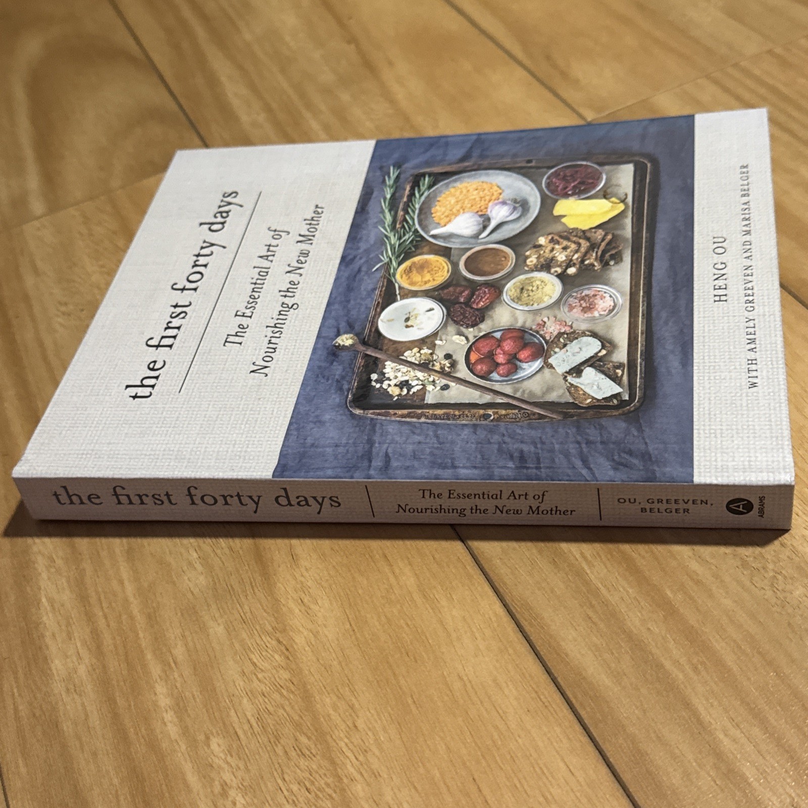 The First Forty Days: The Essential Art of Nourishing the New Mother By Heng Ou