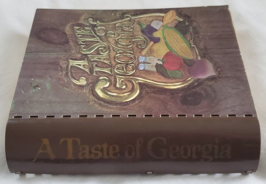 Vintage Cookbook A TASTE OF GEORGIA Southern Living Edition 1990 592 Pages YUM