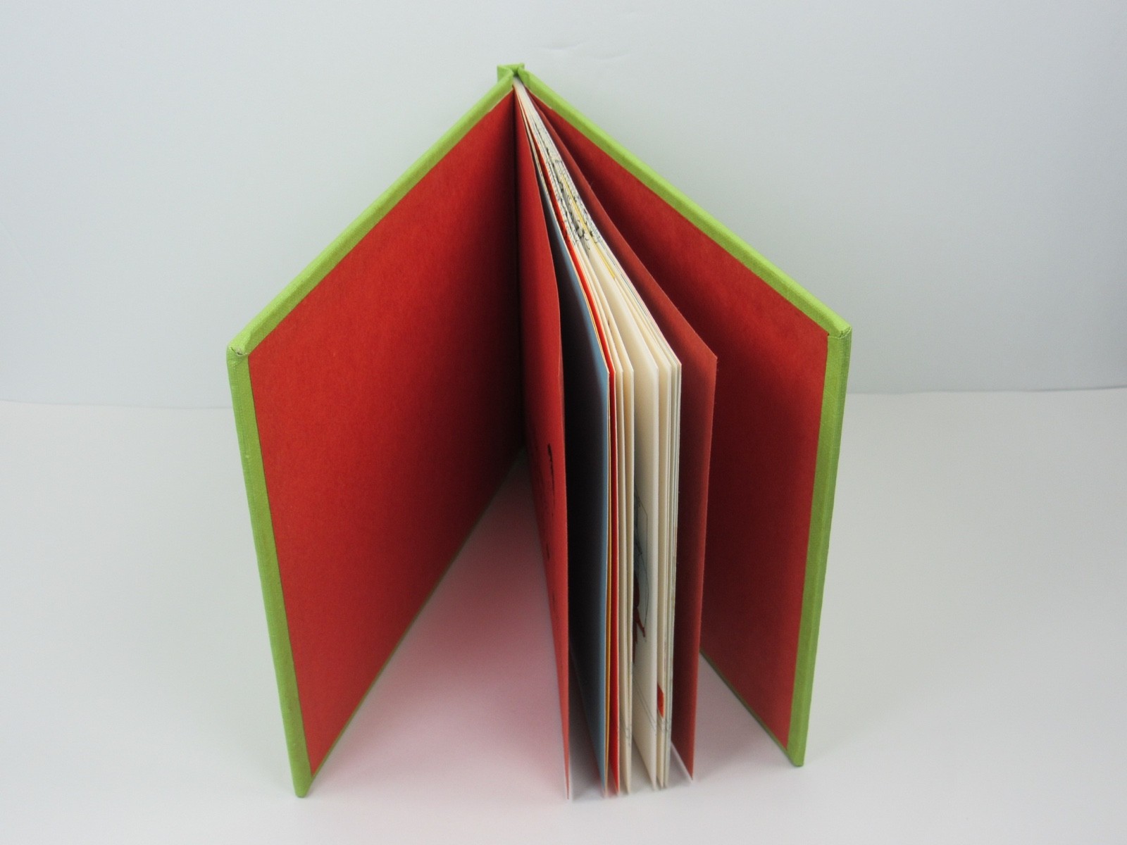 RARE Ellen Raskin Signed with Drawing HC Book Nothing Ever Happens On My Block