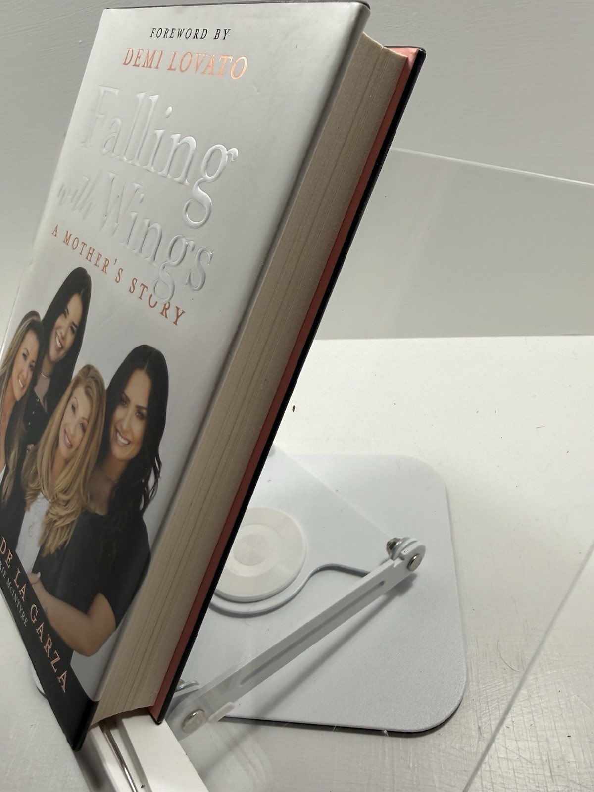 Falling with Wings Dianna De La Garza HC DJ 1st Edition 2018 Demi Lovato