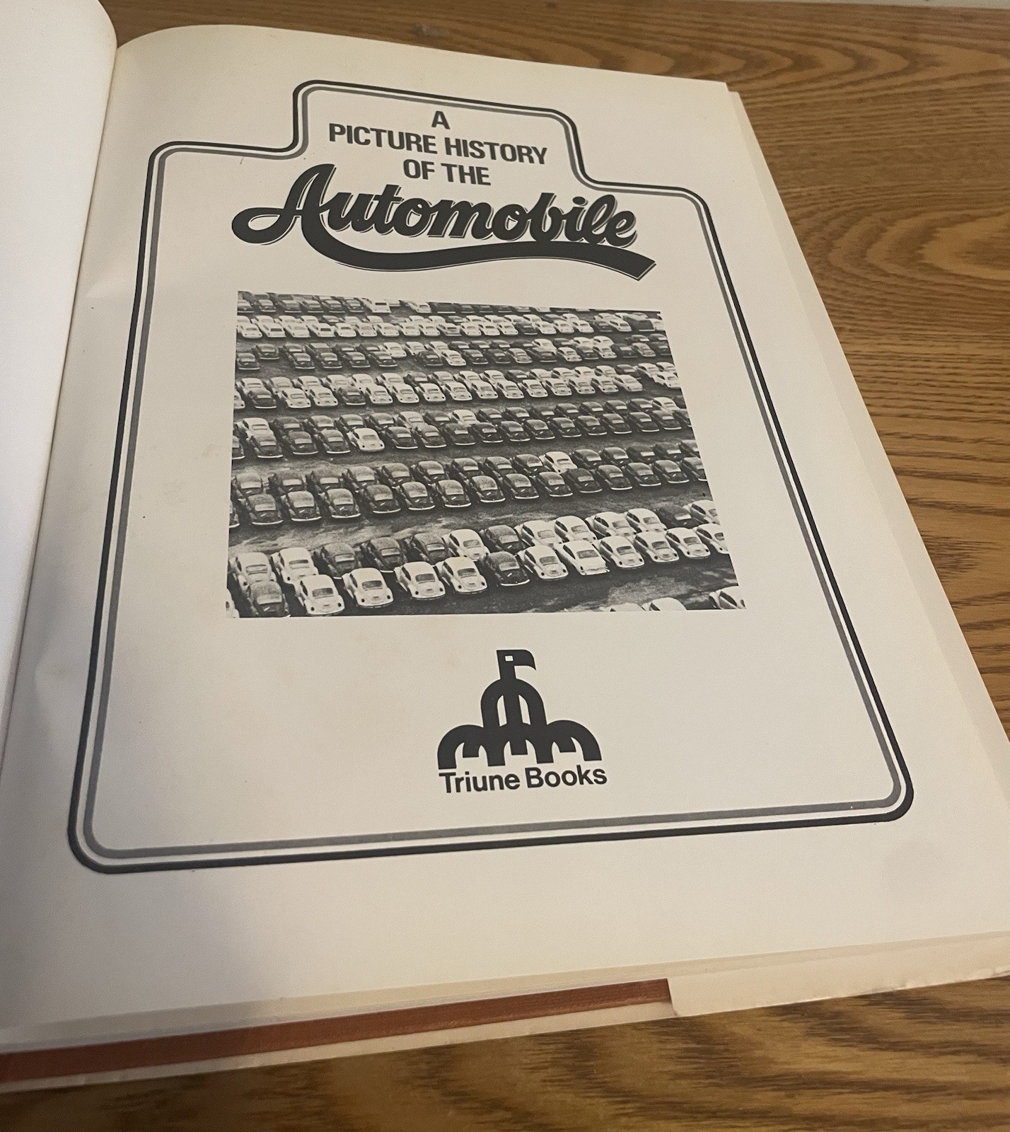 A Picture History of the Automobile By Peter Roberts 1973 Triune Books 144 Pages