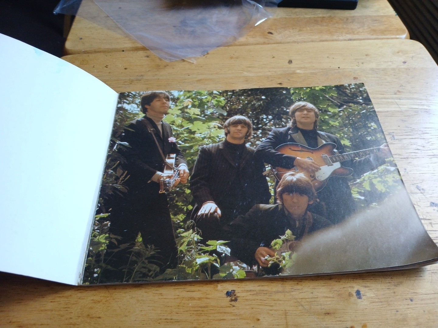 THE BEATLES 24 POSTERS 1983 PB Colour Library Books Fab Four 8.5” x 11” England
