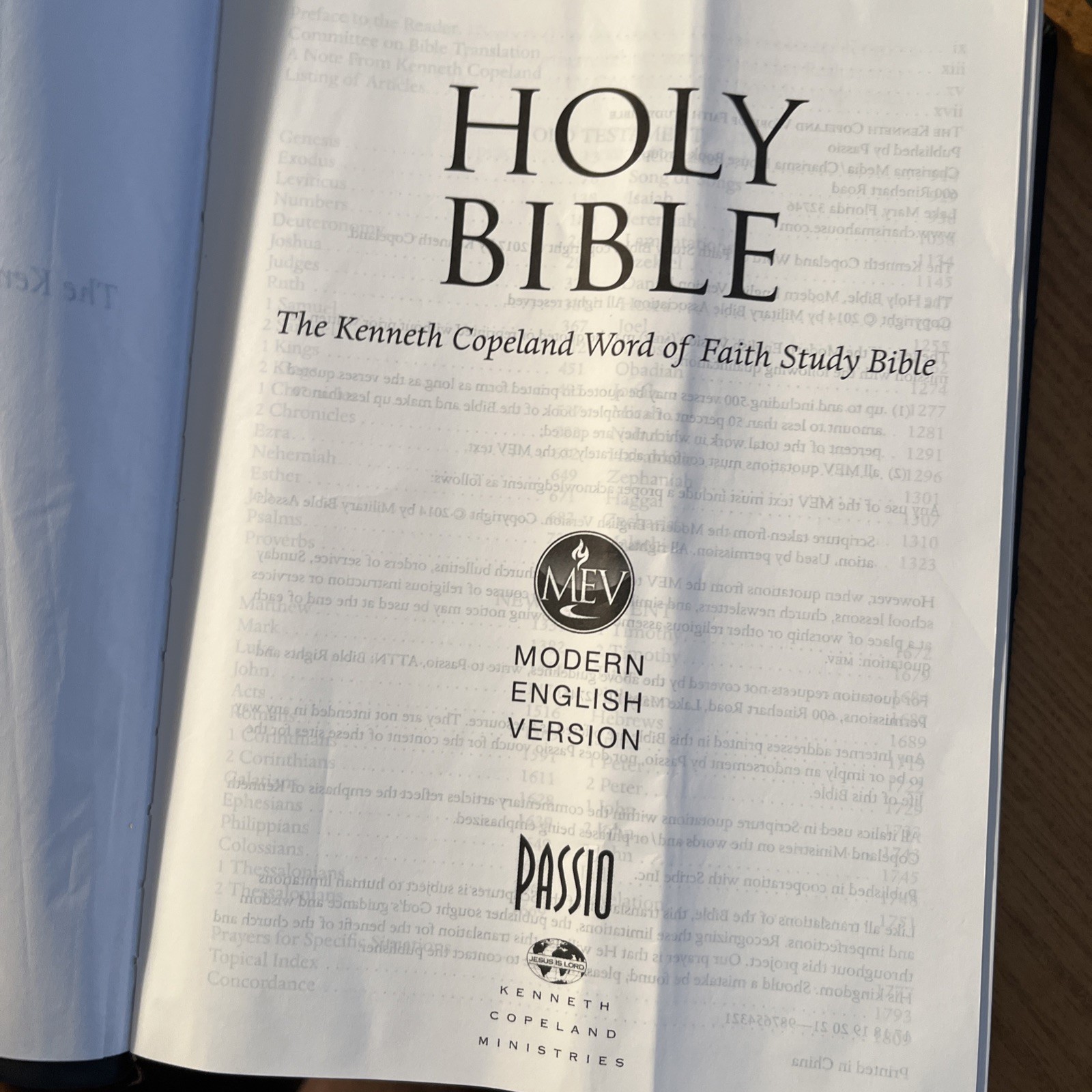The Kenneth Copeland Word Of Faith Study Bible Modern English Leather