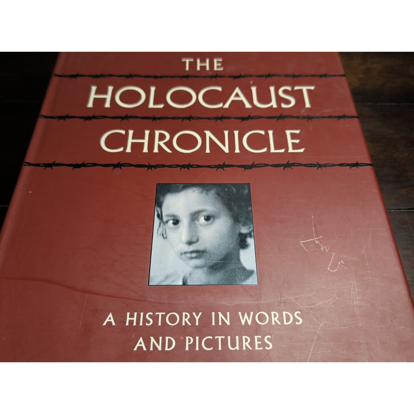 The Holocaust Chronicle : A History In Words And Pictures – 2003 HC ~ VGood Cond