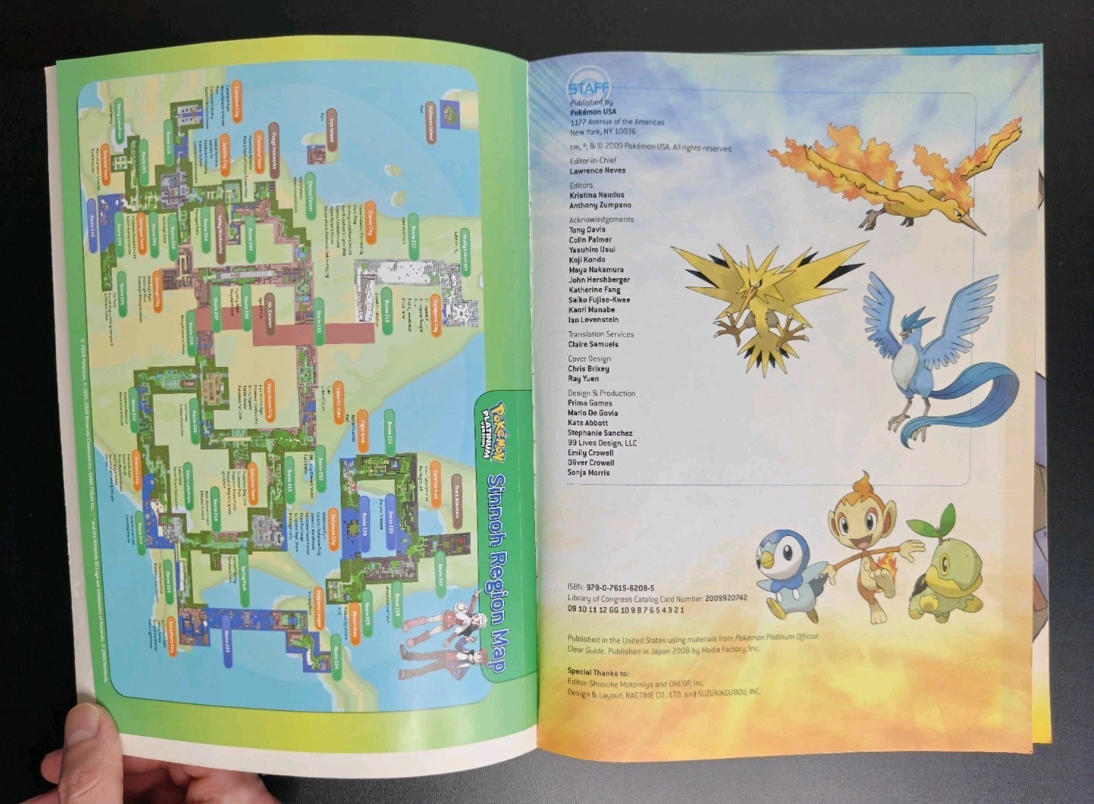 Pokémon Platinum Version The Official Strategy Guide Book 2009 w/ Map & Stickers