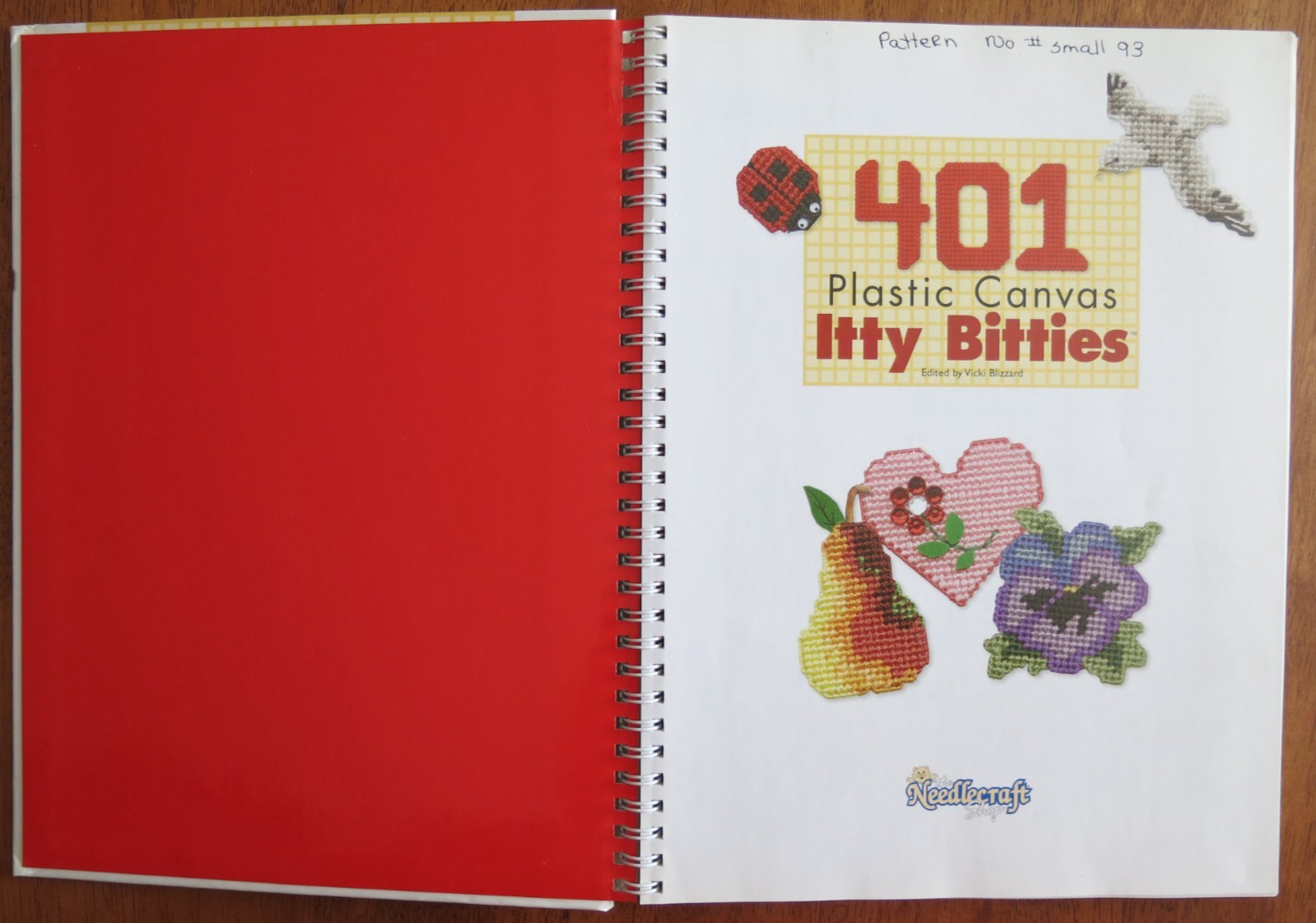 401 Plastic Canvas Itty Bitties Needlecraft Projects, Hardcover, 175 pages