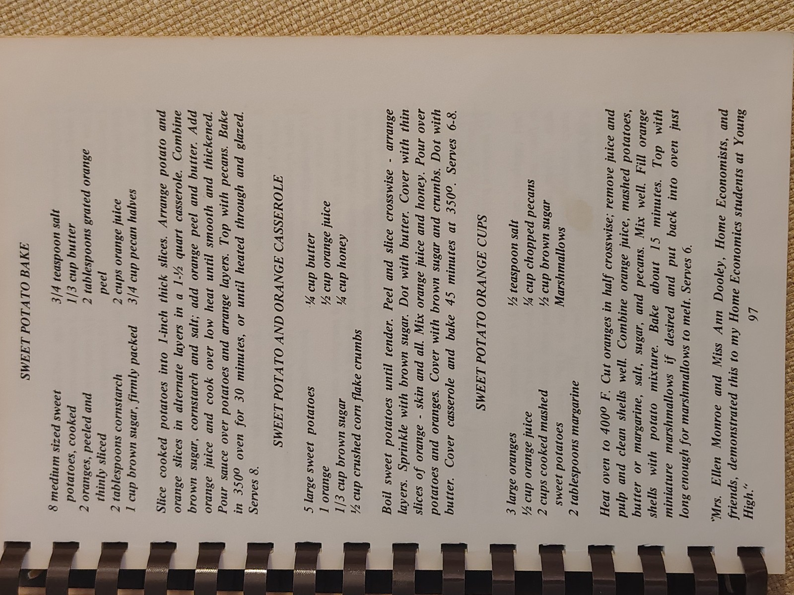 SIGNED, Southern „Fancy Fixin’s“ Cookbook (1978) by Ruth DeFriese