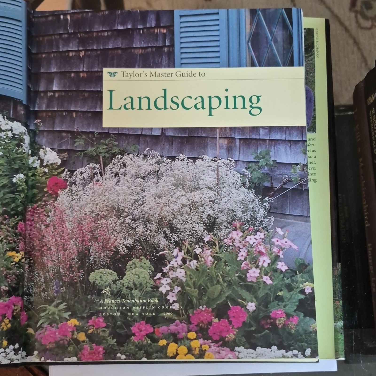 Rita Buchanan Taylor’s Guides Taylor’s Master Guide to Landscaping HC 2000