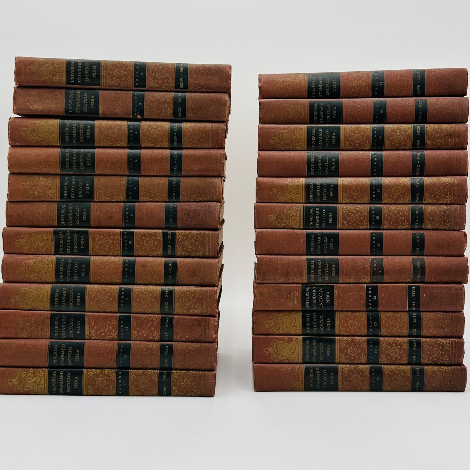 Universal Standard Encyclopedia Complete Set Volumes 2-25 (FC79-4-R)