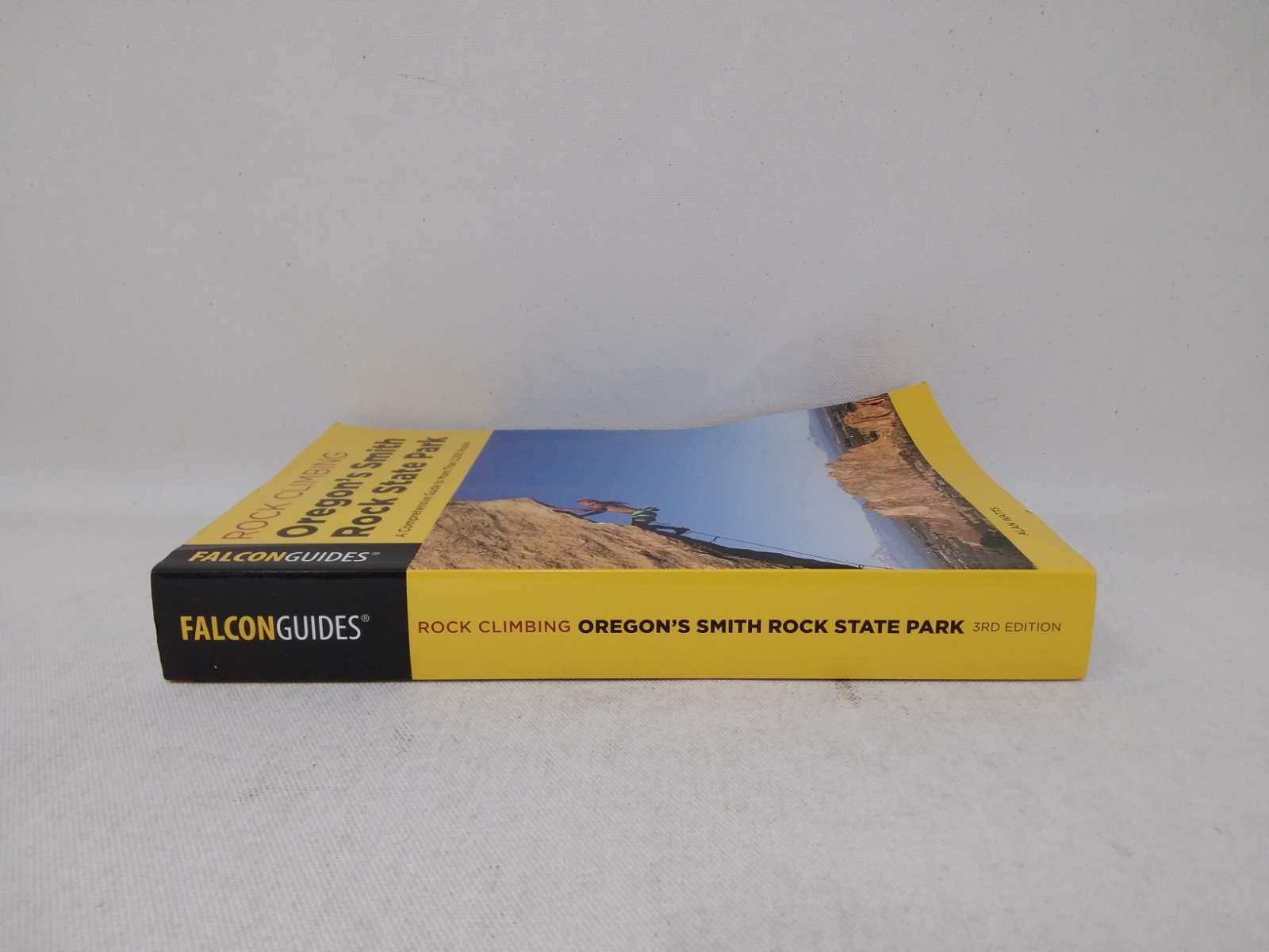 Rock Climbing Oregon’s Smith Rock State Park by Alan Watts (2023, Trade…