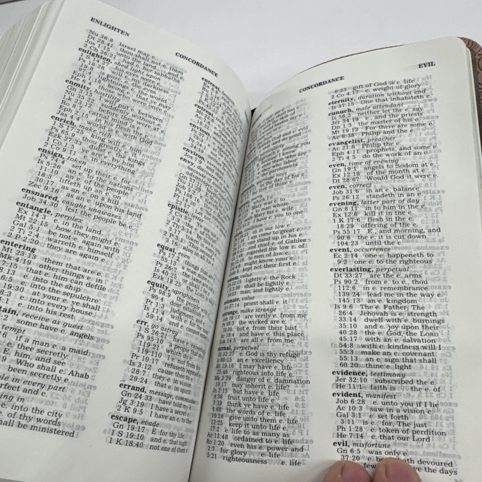 Thomas Nelson Bible KJV GP Reference 0543A Red Letter Self Pronouncing 2 Tone